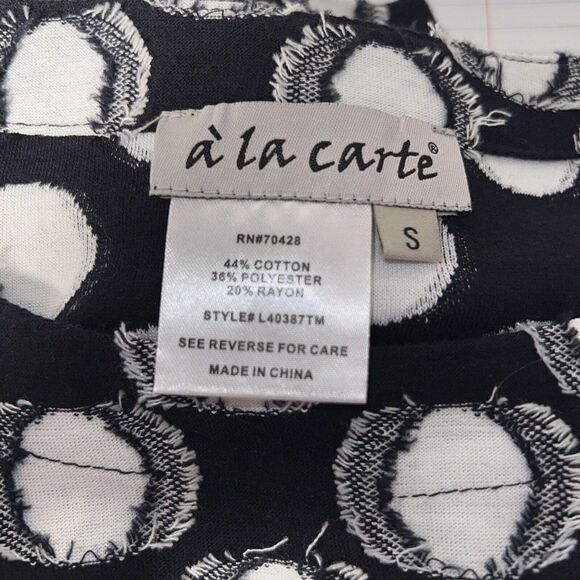 A’La Carte Blouse Women’s Small Button Detail Freyed Polka. Dots 3/4 Sleeve - Picture 6 of 6